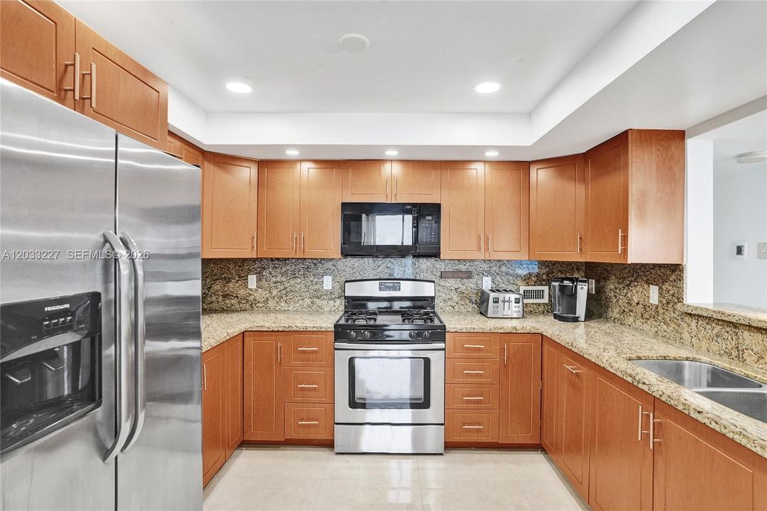 For Sale: $825,000 (2 beds, 2 baths, 1312 Square Feet)