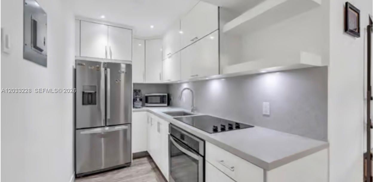 For Rent: $2,100 (2 beds, 2 baths, 782 Square Feet)