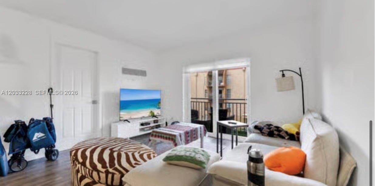 For Rent: $2,100 (2 beds, 2 baths, 782 Square Feet)