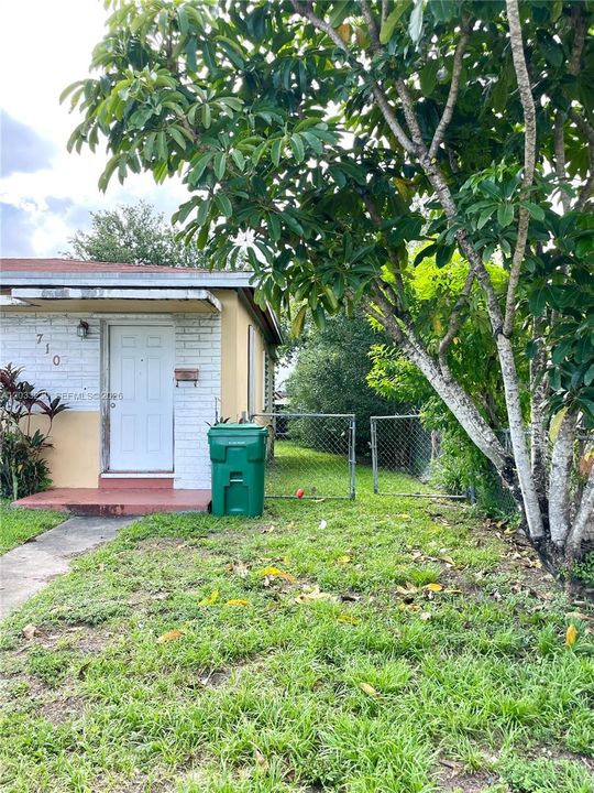 For Sale: $490,000 (2 beds, 1 baths, 967 Square Feet)