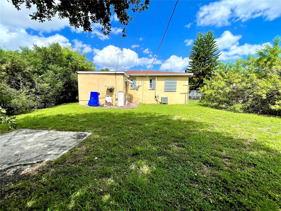 For Sale: $490,000 (2 beds, 1 baths, 967 Square Feet)