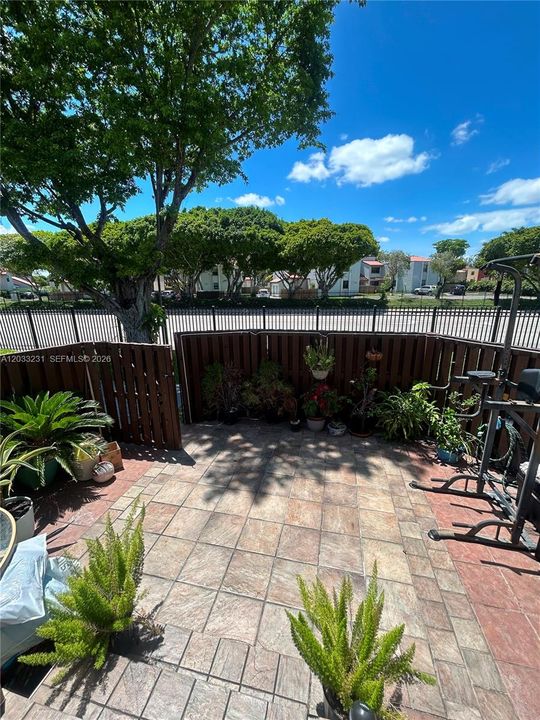 For Rent: $2,900 (3 beds, 2 baths, 1275 Square Feet)
