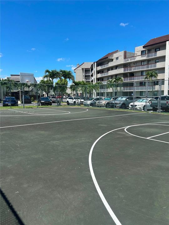 For Rent: $2,900 (3 beds, 2 baths, 1275 Square Feet)