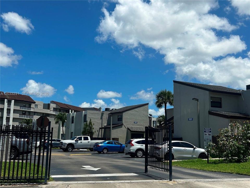 For Rent: $2,900 (3 beds, 2 baths, 1275 Square Feet)