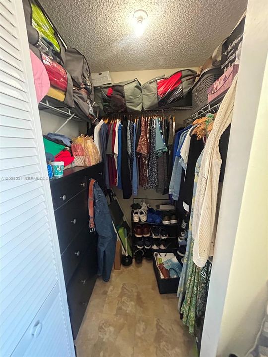For Rent: $2,900 (3 beds, 2 baths, 1275 Square Feet)
