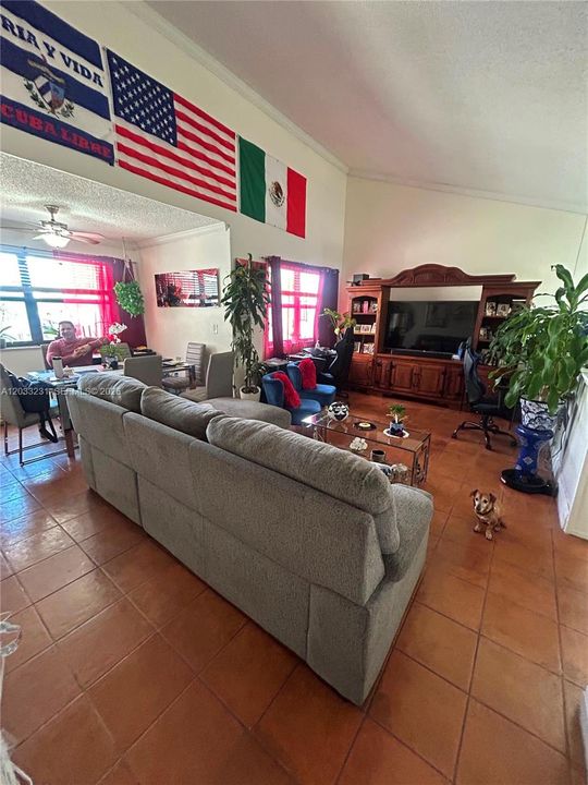 For Rent: $2,900 (3 beds, 2 baths, 1275 Square Feet)
