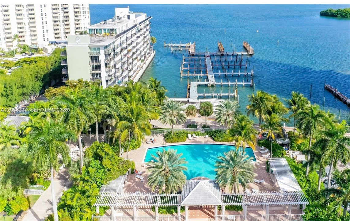 For Sale: $555,000 (2 beds, 2 baths, 1042 Square Feet)