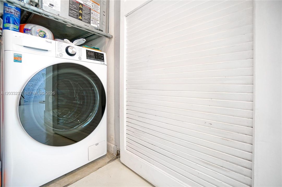 For Sale: $555,000 (2 beds, 2 baths, 1042 Square Feet)