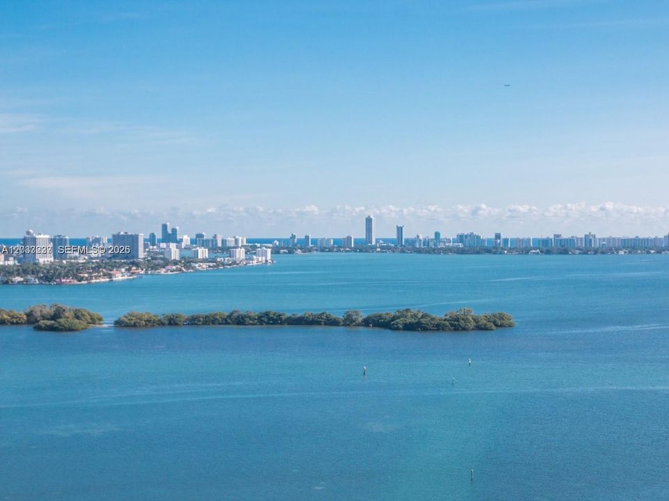 For Sale: $555,000 (2 beds, 2 baths, 1042 Square Feet)