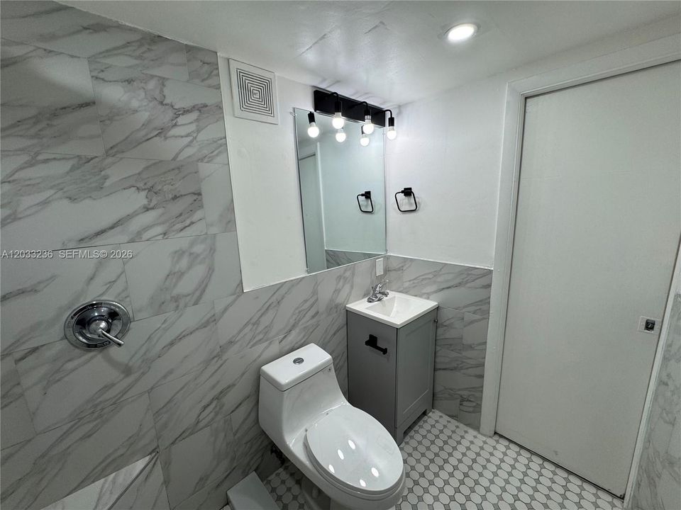 For Rent: $2,600 (2 beds, 1 baths, 1600 Square Feet)