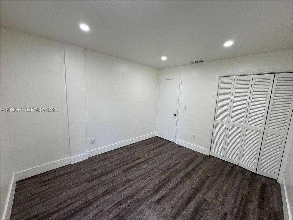 For Rent: $2,600 (2 beds, 1 baths, 1600 Square Feet)