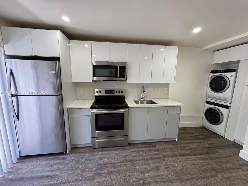 For Rent: $2,600 (2 beds, 1 baths, 1600 Square Feet)
