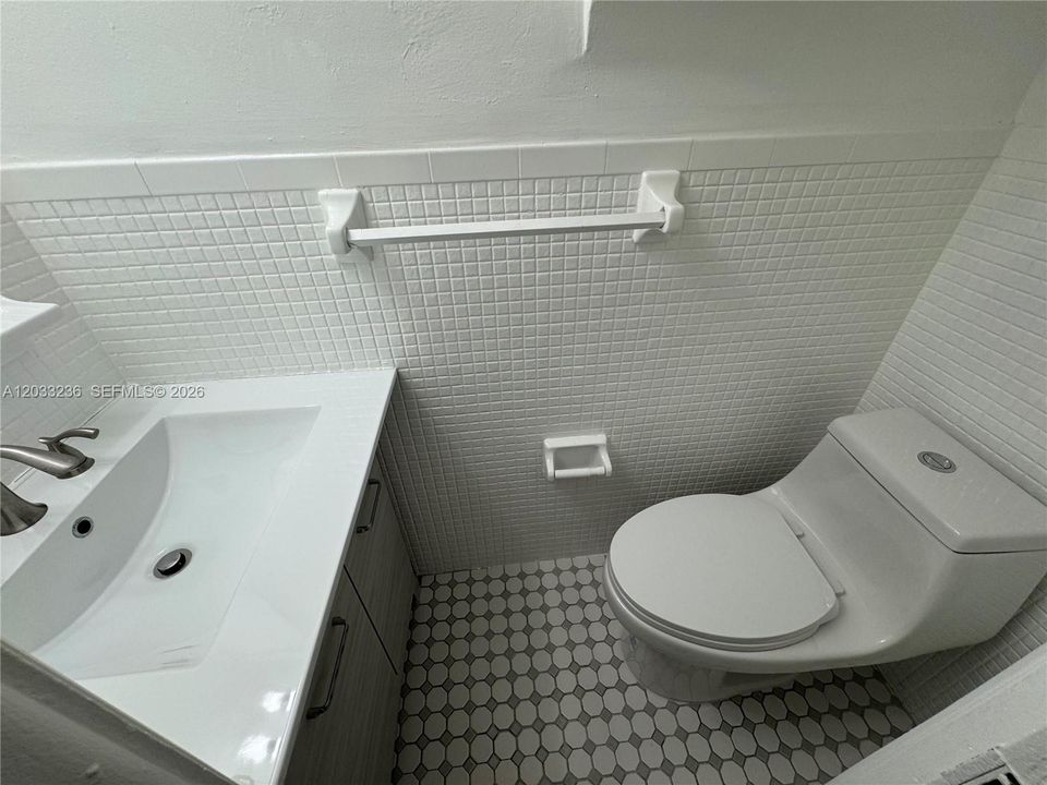 For Rent: $2,600 (2 beds, 1 baths, 1600 Square Feet)