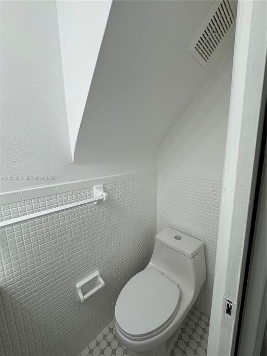 For Rent: $2,600 (2 beds, 1 baths, 1600 Square Feet)