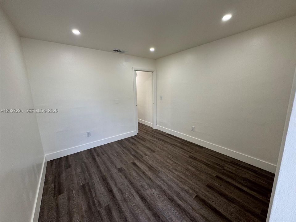 For Rent: $2,600 (2 beds, 1 baths, 1600 Square Feet)