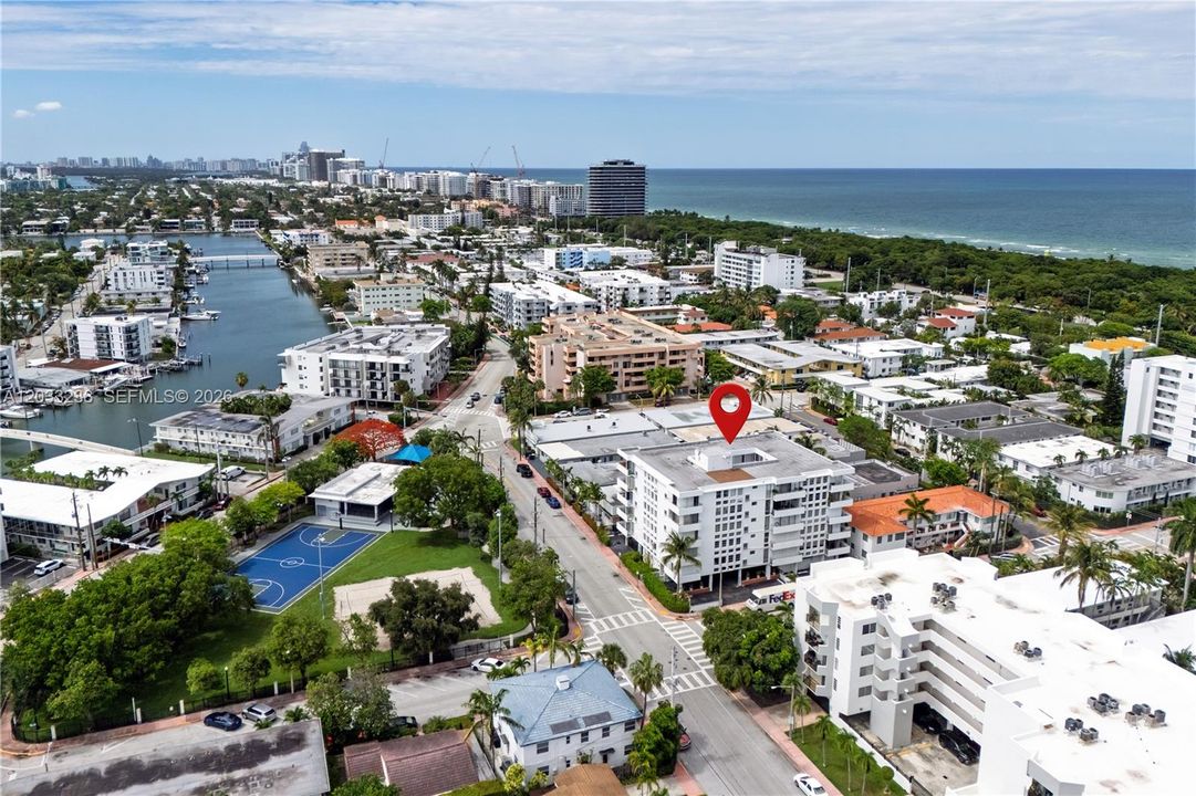 For Sale: $220,000 (1 beds, 1 baths, 767 Square Feet)
