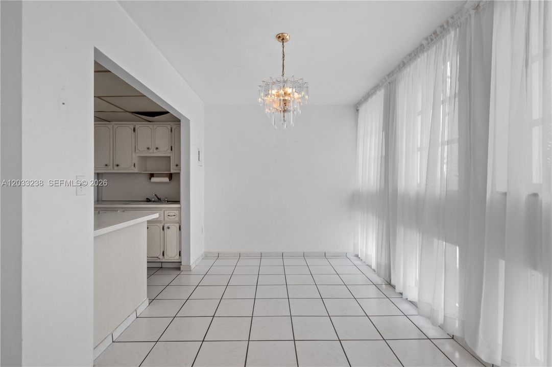 For Sale: $220,000 (1 beds, 1 baths, 767 Square Feet)