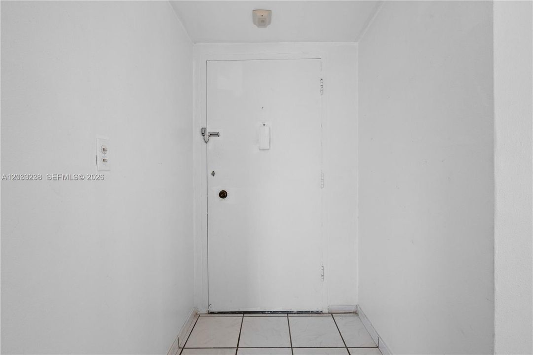 For Sale: $220,000 (1 beds, 1 baths, 767 Square Feet)