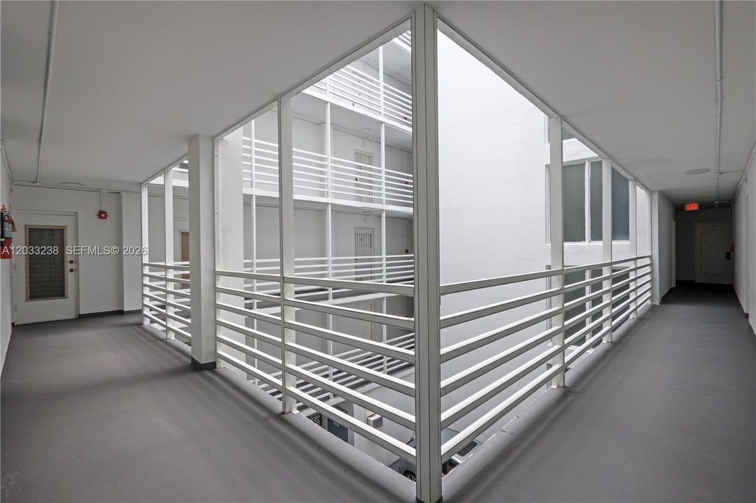 For Sale: $220,000 (1 beds, 1 baths, 767 Square Feet)