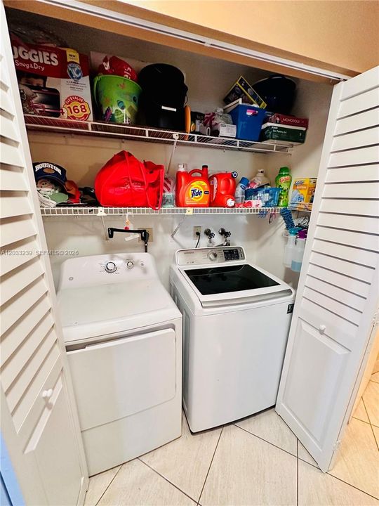 For Sale: $325,000 (2 beds, 2 baths, 1033 Square Feet)