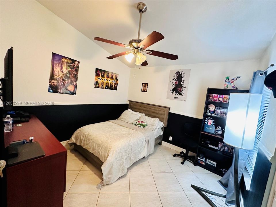 For Sale: $325,000 (2 beds, 2 baths, 1033 Square Feet)