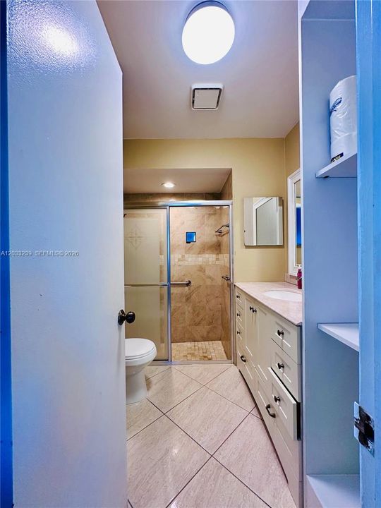 For Sale: $325,000 (2 beds, 2 baths, 1033 Square Feet)