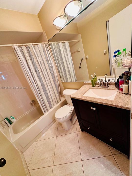 For Sale: $325,000 (2 beds, 2 baths, 1033 Square Feet)