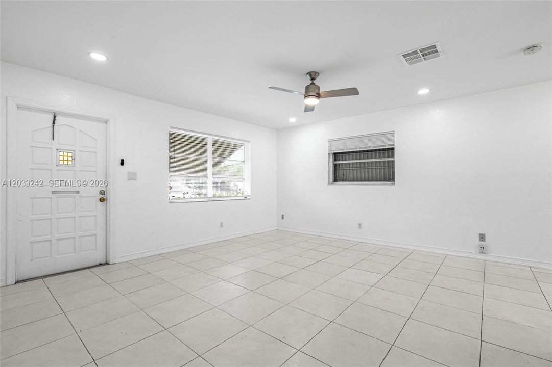 For Rent: $2,500 (2 beds, 1 baths, 1062 Square Feet)
