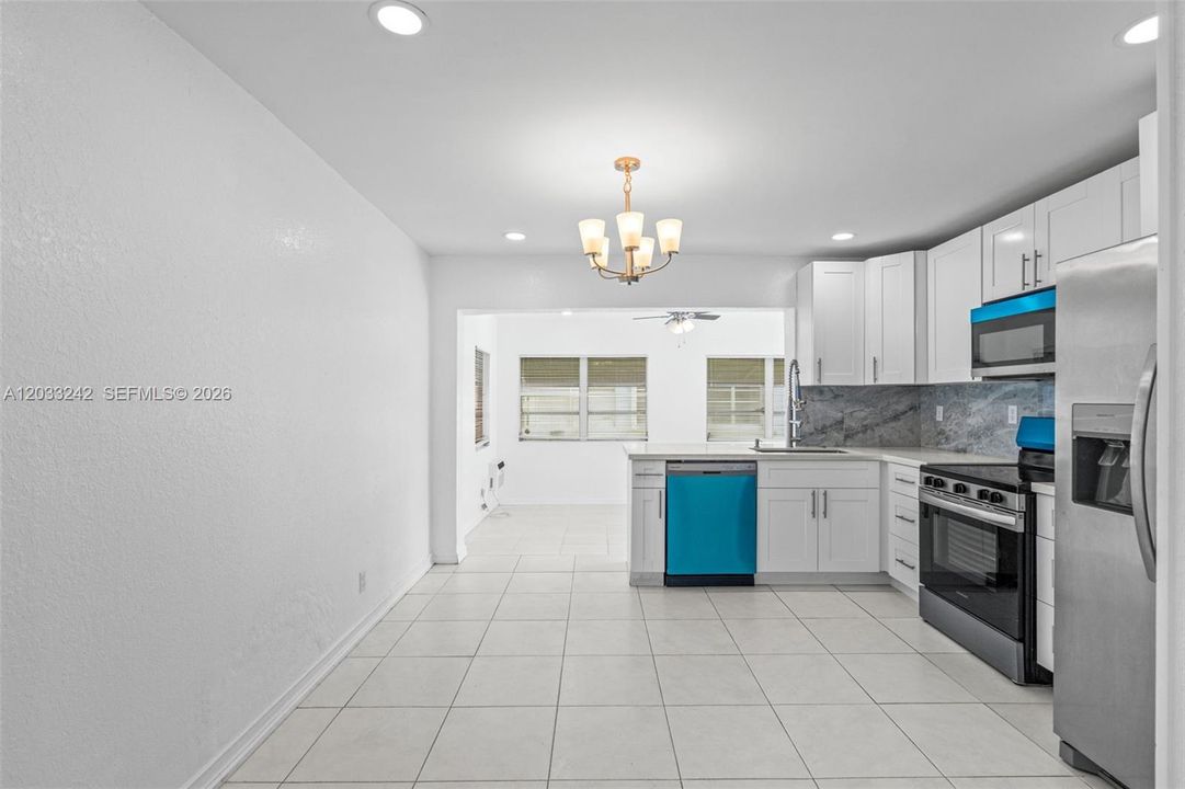 For Rent: $2,500 (2 beds, 1 baths, 1062 Square Feet)