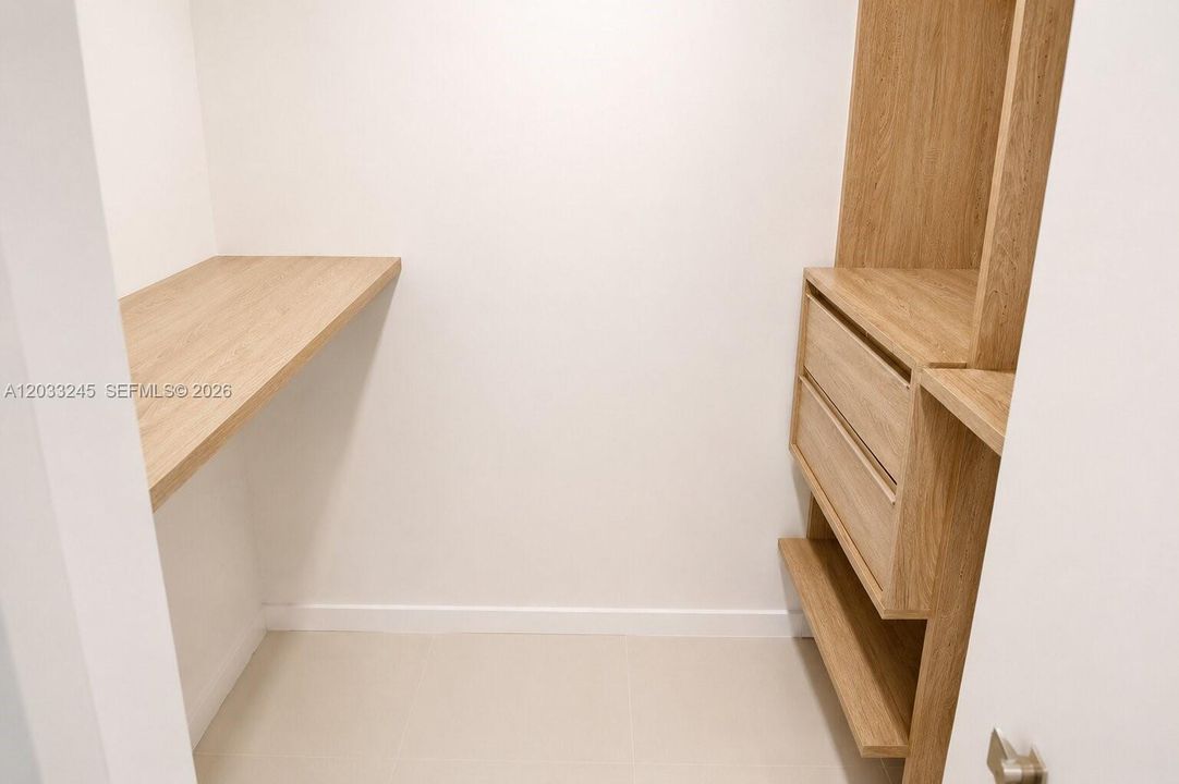 Walking closet for Her