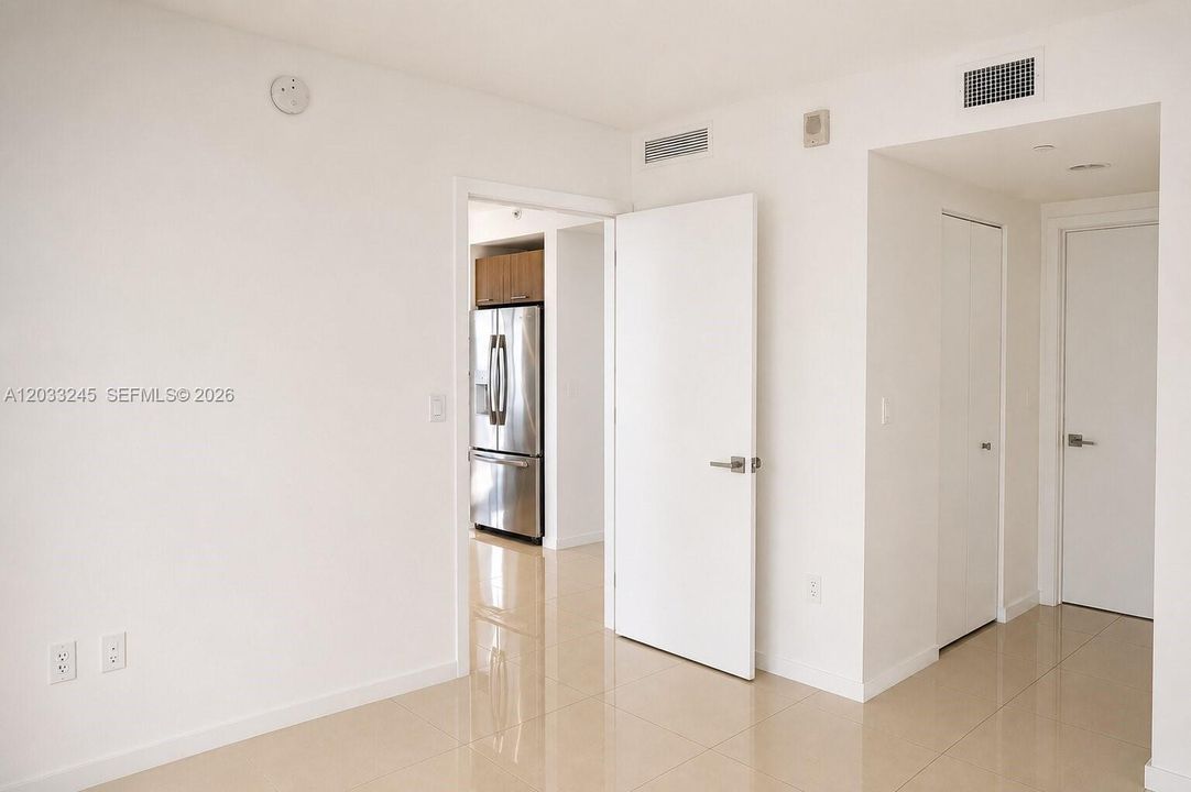 Activo con contrato: $3,400 (2 camas, 2 baños, 1073 Pies cuadrados)