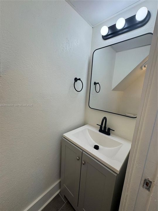 For Rent: $2,650 (2 beds, 1 baths, 1600 Square Feet)