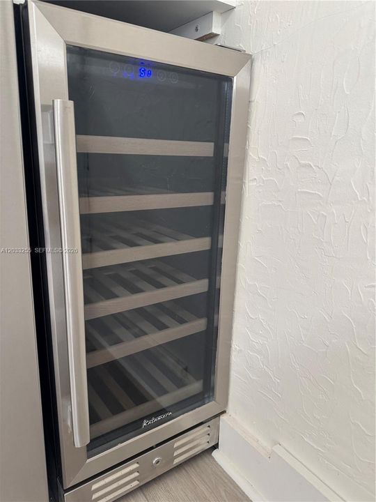For Rent: $2,650 (2 beds, 1 baths, 1600 Square Feet)