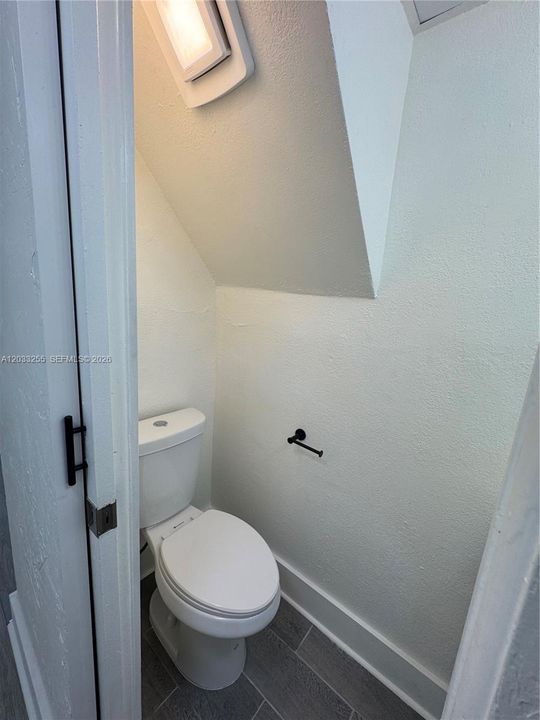 For Rent: $2,650 (2 beds, 1 baths, 1600 Square Feet)