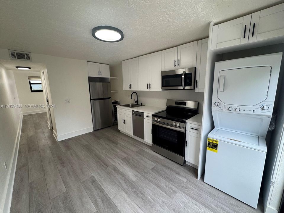 For Rent: $2,650 (2 beds, 1 baths, 1600 Square Feet)