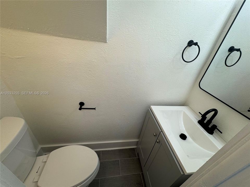 For Rent: $2,650 (2 beds, 1 baths, 1600 Square Feet)