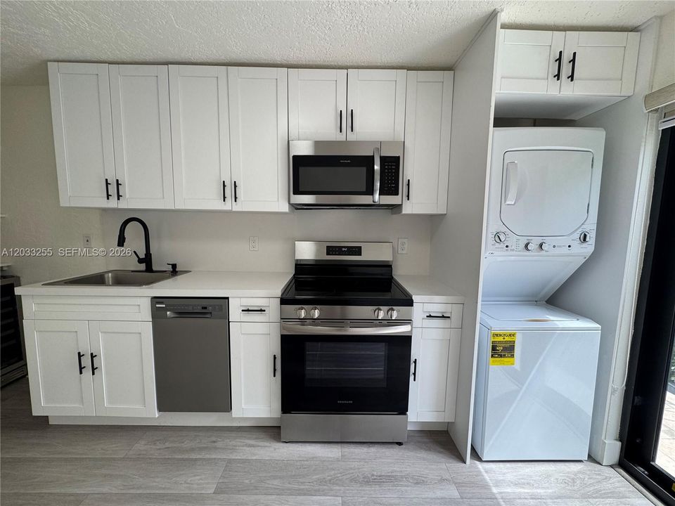 For Rent: $2,650 (2 beds, 1 baths, 1600 Square Feet)