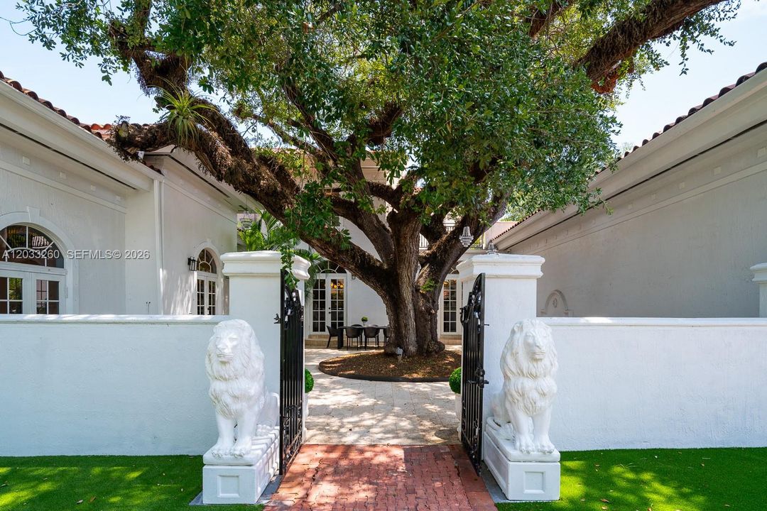 For Rent: $17,000 (6 beds, 5 baths, 4857 Square Feet)