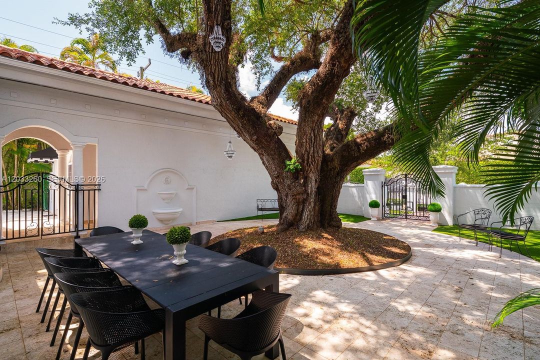 For Rent: $17,000 (6 beds, 5 baths, 4857 Square Feet)
