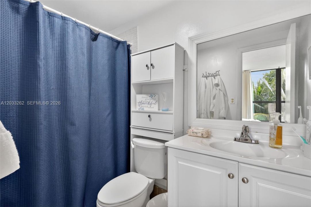 For Sale: $165,000 (2 beds, 2 baths, 865 Square Feet)