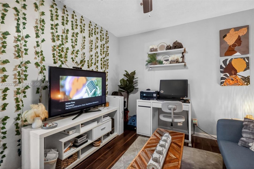 For Sale: $165,000 (2 beds, 2 baths, 865 Square Feet)