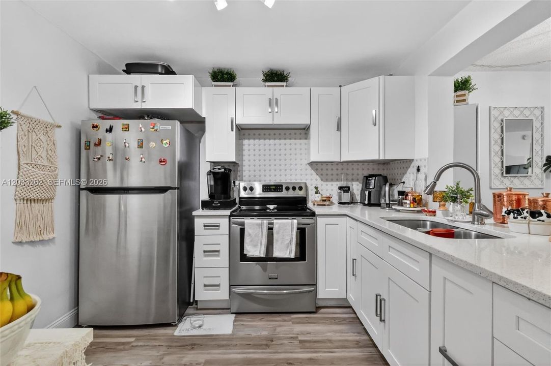 For Sale: $165,000 (2 beds, 2 baths, 865 Square Feet)