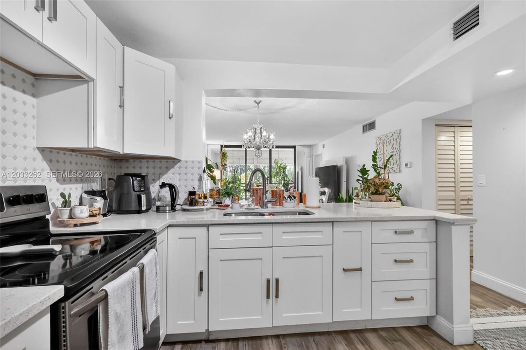For Sale: $165,000 (2 beds, 2 baths, 865 Square Feet)