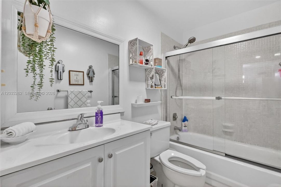 For Sale: $165,000 (2 beds, 2 baths, 865 Square Feet)