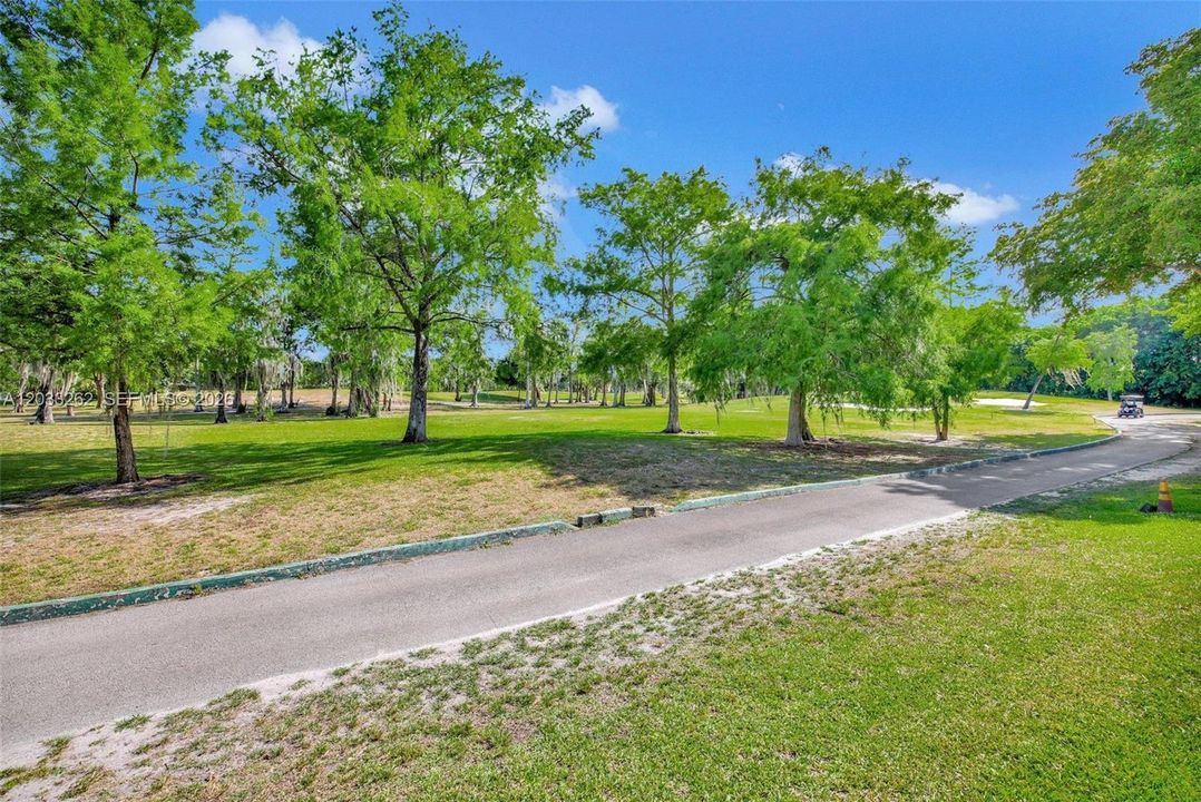 For Sale: $165,000 (2 beds, 2 baths, 865 Square Feet)