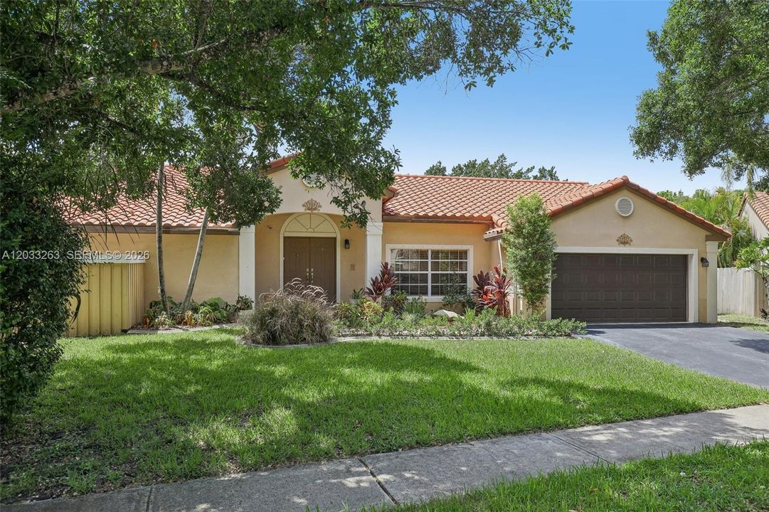 En Venta: $865,000 (4 camas, 2 baños, 2301 Pies cuadrados)