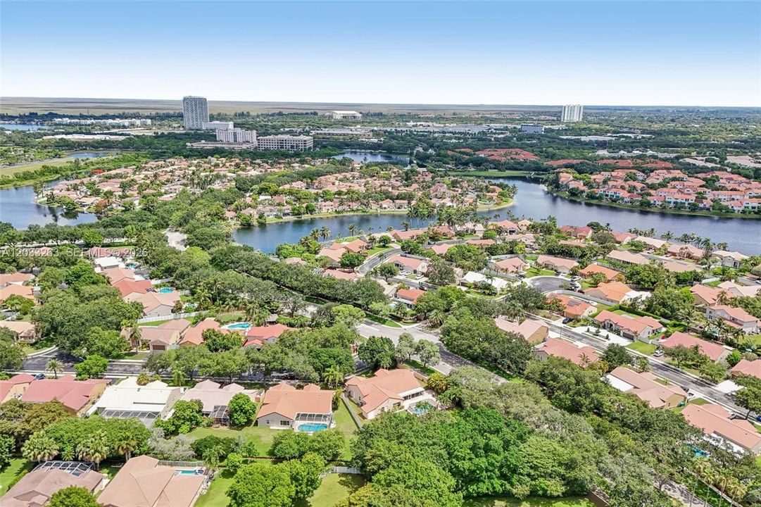 En Venta: $865,000 (4 camas, 2 baños, 2301 Pies cuadrados)