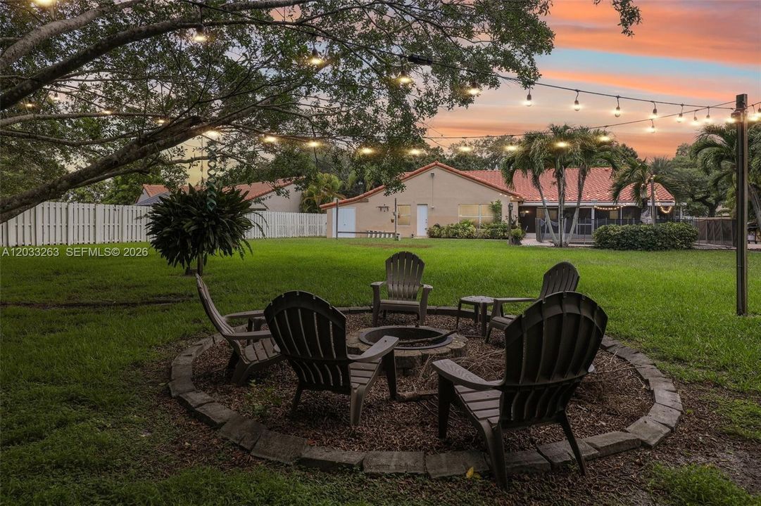 En Venta: $865,000 (4 camas, 2 baños, 2301 Pies cuadrados)