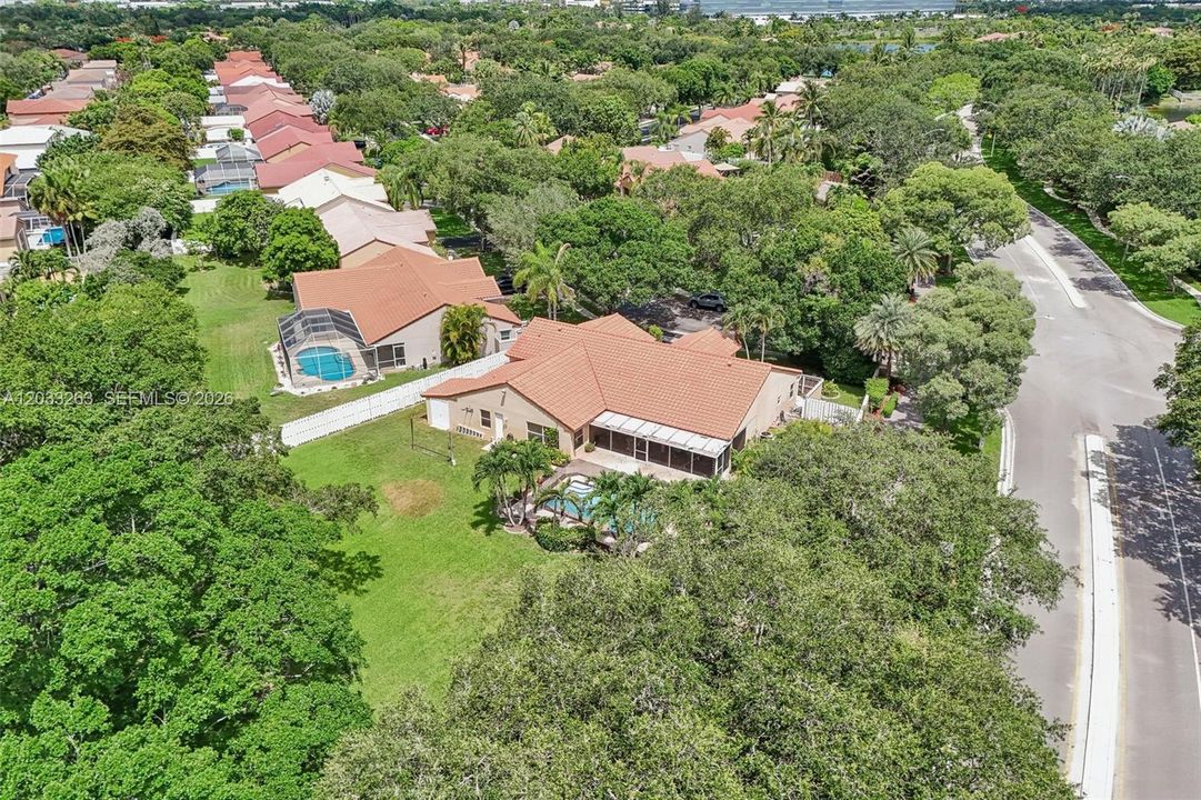 En Venta: $865,000 (4 camas, 2 baños, 2301 Pies cuadrados)
