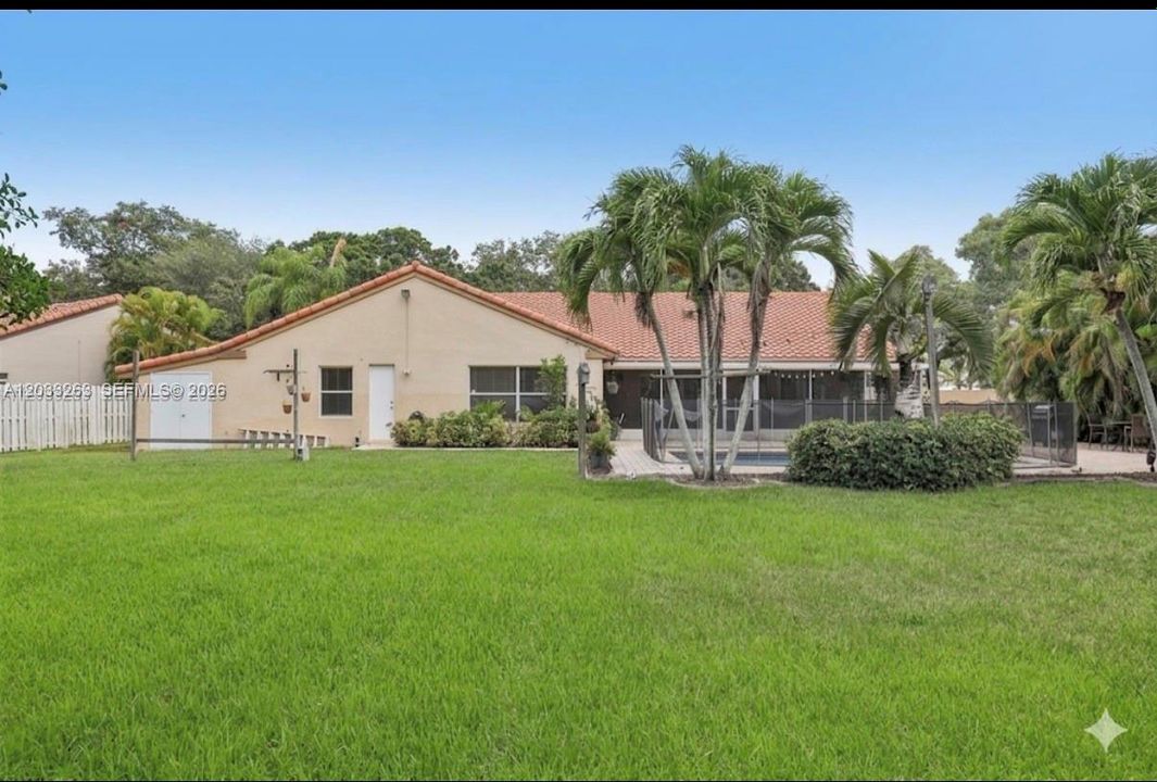 En Venta: $865,000 (4 camas, 2 baños, 2301 Pies cuadrados)